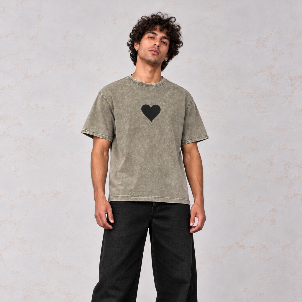 BLACK HEART - Graphic Tee